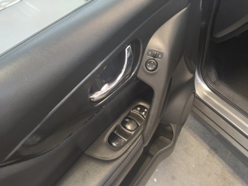 Used 2018 Nissan Rogue SV image 27