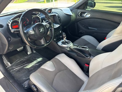 Used 2015 Nissan 370Z Touring image 16
