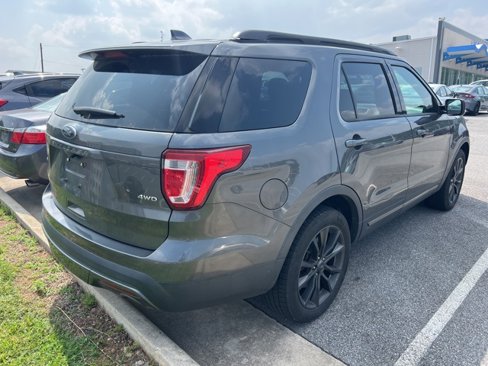 Used 2017 Ford Explorer XLT w/ Equipment Group 202A image 4