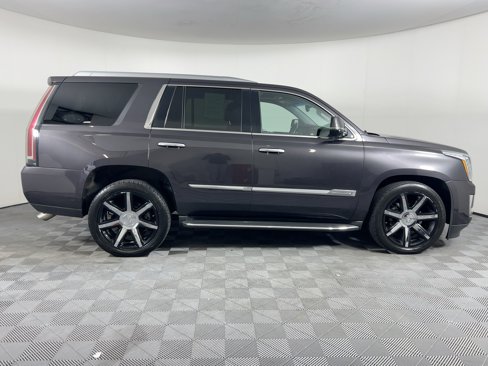 Used 2016 Cadillac Escalade Luxury image 7
