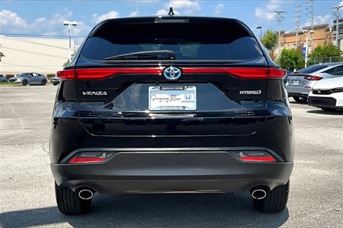 Used 2021 Toyota Venza LE image 4
