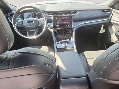 New 2025 Jeep Grand Cherokee L Altitude image 10