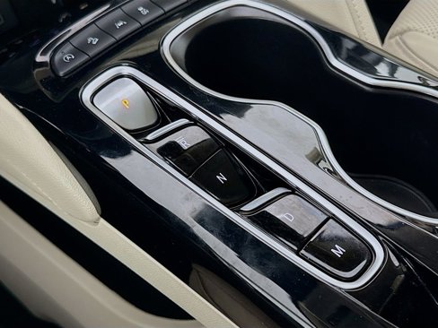 Used 2021 Buick Envision Essence w/ Technology Package I image 15