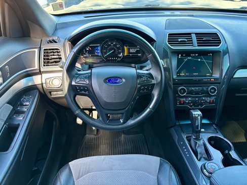 Used 2017 Ford Explorer XLT w/ XLT Technology Feature Bundle image 22