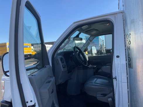 Used 2022 Ford E-350 and Econoline 350 Super Duty image 15