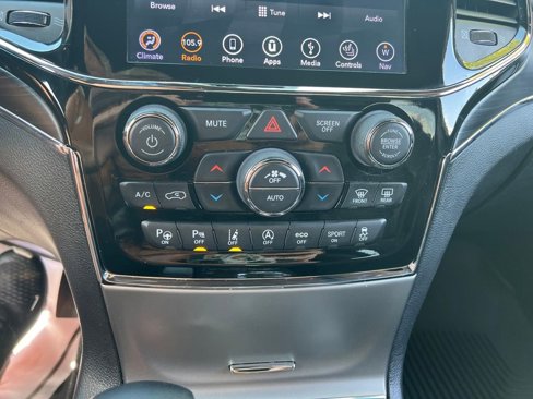 Used 2019 Jeep Grand Cherokee Limited image 27