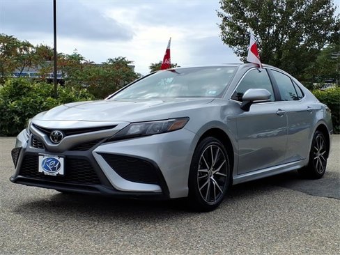 Used 2024 Toyota Camry SE image 25