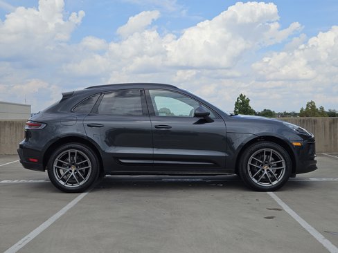 Certified 2025 Porsche Macan image 9