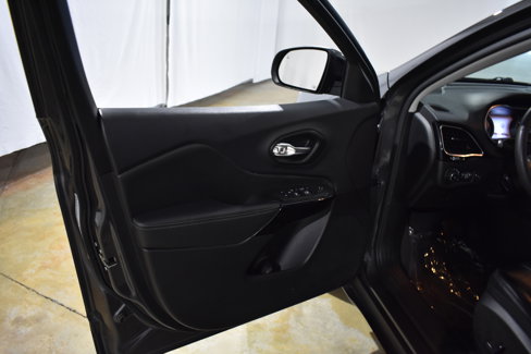 Used 2023 Jeep Cherokee Altitude Lux image 13