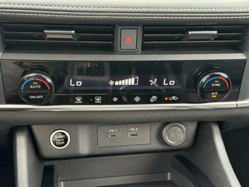 Used 2023 Nissan Rogue SV image 18