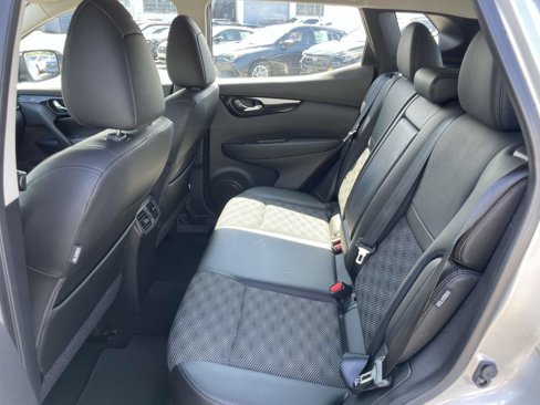 Used 2022 Nissan Rogue Sport SV w/ Technology Package image 11