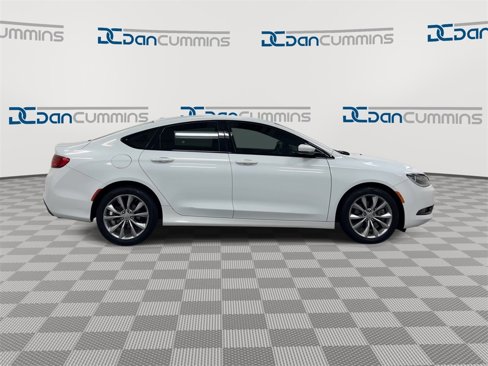 Used 2016 Chrysler 200 S image 9