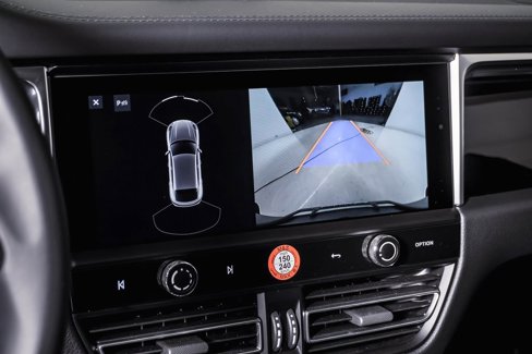 Certified 2025 Porsche Macan Turbo image 23