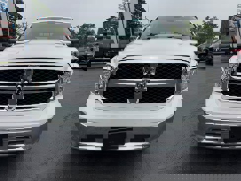 Used 2015 RAM 1500 Classic SLT w/ Luxury Group image 2