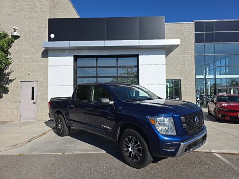 Used 2022 Nissan Titan SV image 1