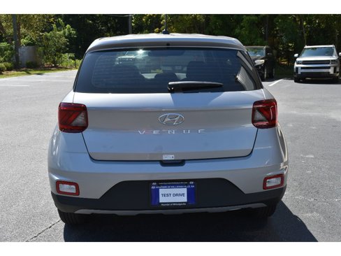 New 2025 Hyundai Venue SE image 4