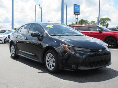 Used 2022 Toyota Corolla LE image 4