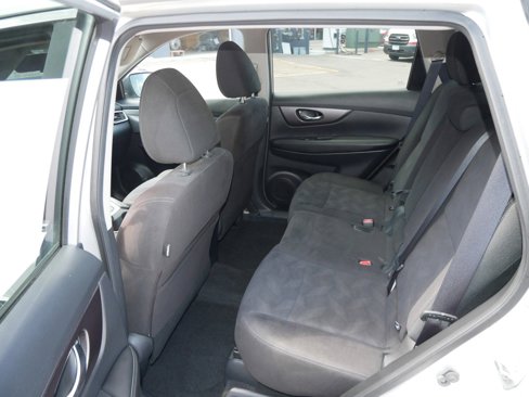 Used 2015 Nissan Rogue SV image 12