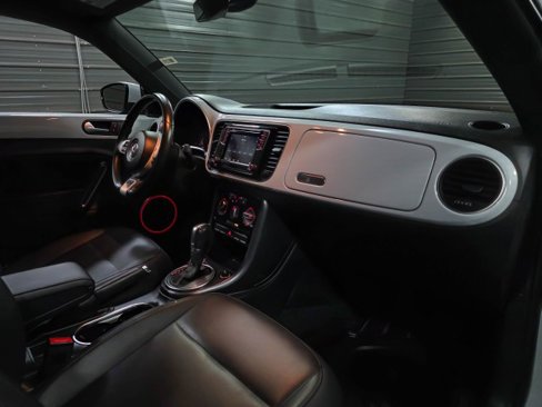 Used 2017 Volkswagen Beetle 1.8T SE image 11