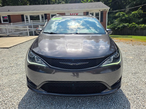 Used 2018 Chrysler Pacifica Limited w/ S Appearance Package image 8