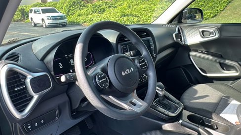 Used 2023 Kia Soul LX image 13