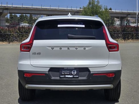 Certified 2023 Volvo XC40 B4 Plus image 5