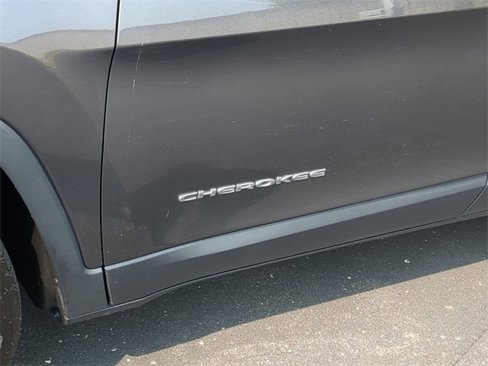 Used 2020 Jeep Cherokee Limited image 12