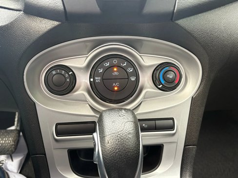 Used 2016 Ford Fiesta SE image 11