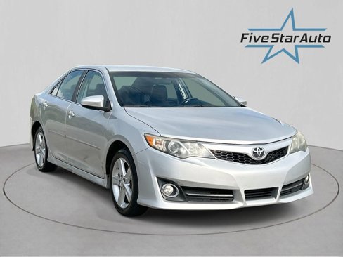 Used 2013 Toyota Camry SE image 1