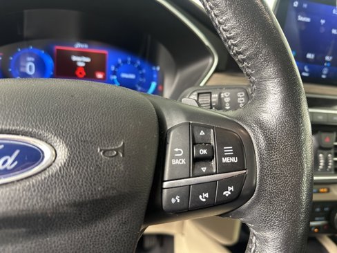 Used 2020 Ford Escape Titanium image 14