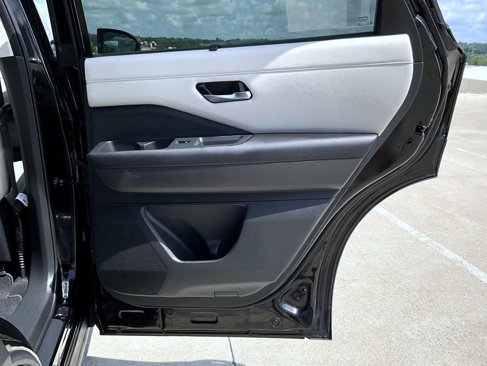 Used 2023 Nissan Pathfinder SL image 18