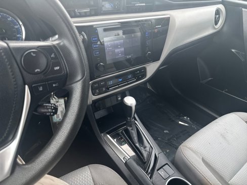 Used 2017 Toyota Corolla LE image 19