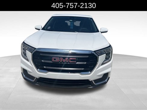 Used 2022 GMC Terrain SLE image 3