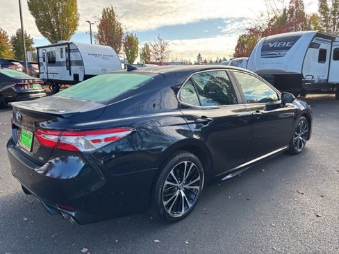 Used 2020 Toyota Camry SE image 2
