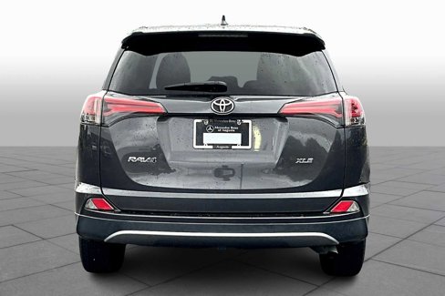 Used 2018 Toyota RAV4 XLE image 4