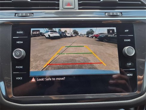 Used 2022 Volkswagen Tiguan SE image 4
