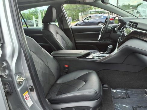 Used 2019 Toyota Camry XLE image 13