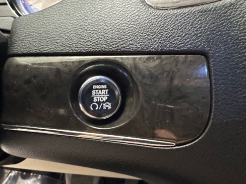 Used 2011 Chrysler Town & Country Limited w/ Trailer Tow Group image 19