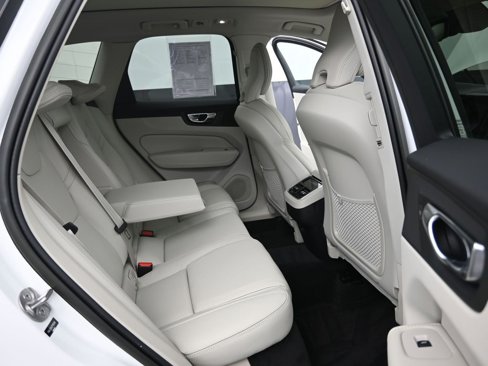 Certified 2023 Volvo XC60 B5 Ultimate w/ Protection Package Premier image 17