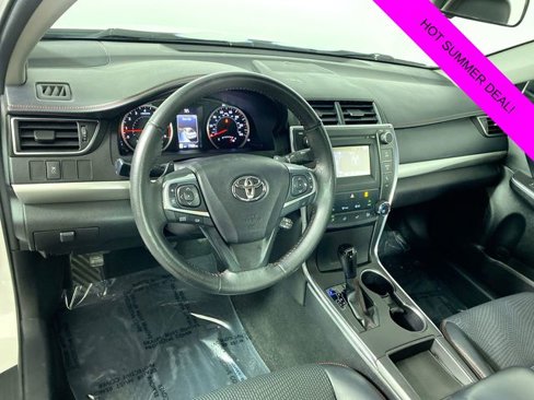 Used 2017 Toyota Camry SE image 24