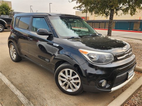 Used 2017 Kia Soul + image 3