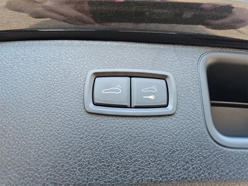Used 2024 Porsche Macan image 25