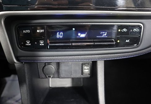 Used 2018 Toyota Corolla SE image 33