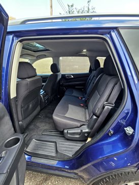 Used 2018 Nissan Pathfinder SV image 9
