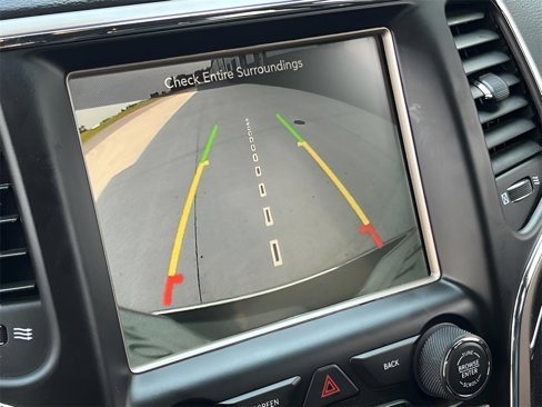 Used 2017 Jeep Grand Cherokee Limited image 31
