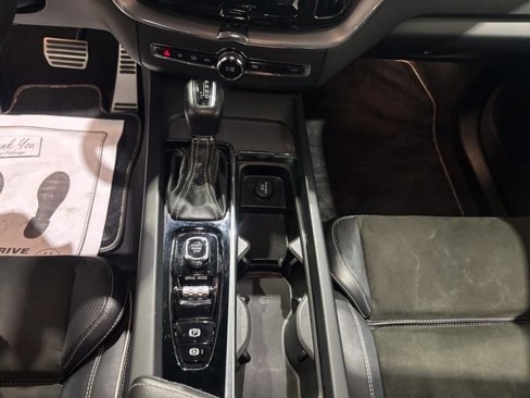 Used 2018 Volvo XC60 T6 R-Design w/ Convenience Package image 20