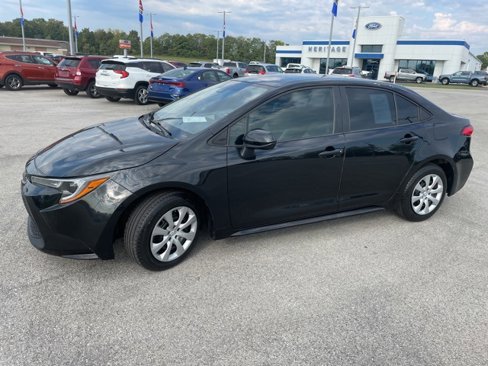 Used 2021 Toyota Corolla LE image 4