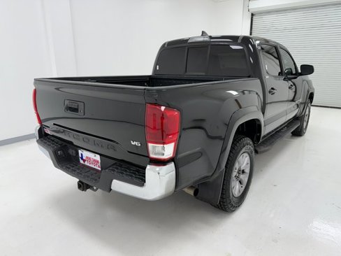 Used 2017 Toyota Tacoma SR5 image 40