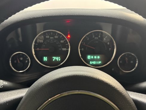 Used 2018 Jeep Wrangler Unlimited Sahara image 9