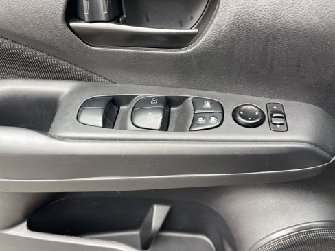 Used 2021 Nissan Kicks S image 21